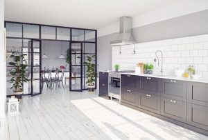 Grande cuisine lumineuse de style moderne aux couleurs sombre